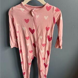 Kyte Baby Zippered Footie in Crepe Hearts